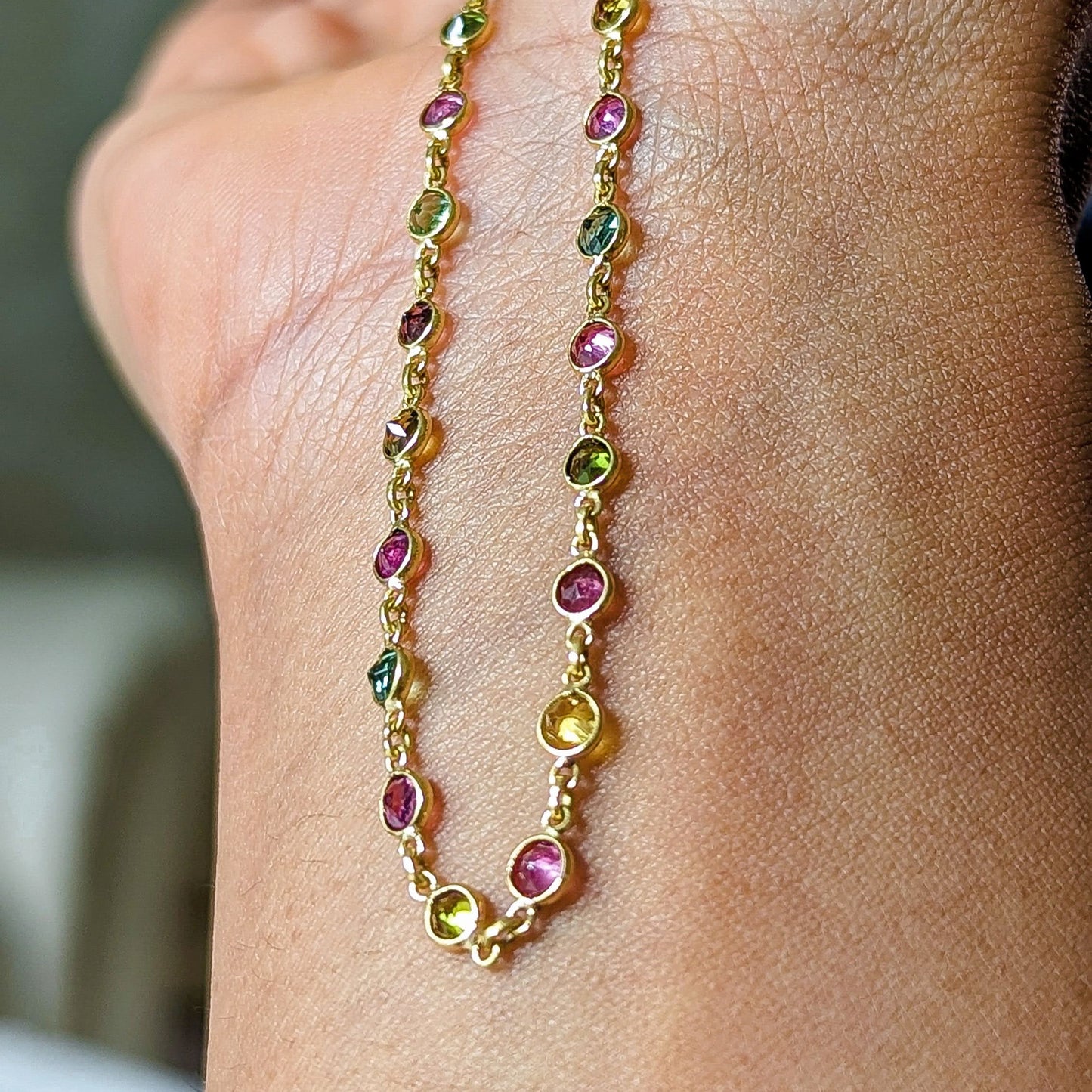 Gold Necklace with colorful Sapphires