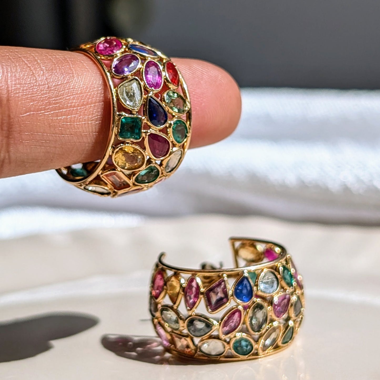 The Mosaic Light – 18K Gold with Multicoloured Sapphires