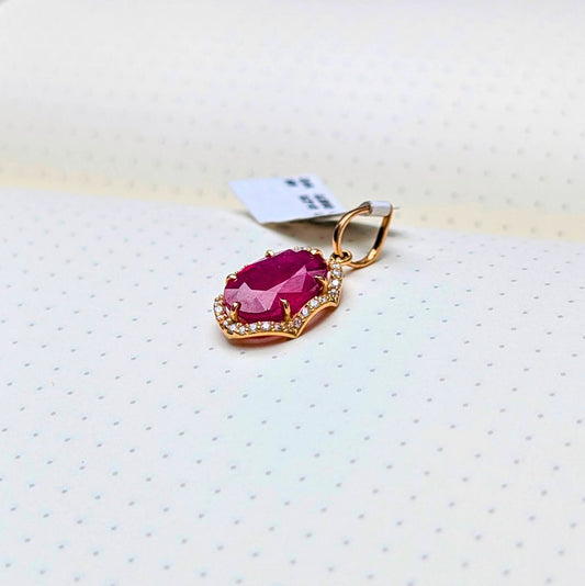 Éclat de Feu – 18K Gold Ruby & Diamond Pendant