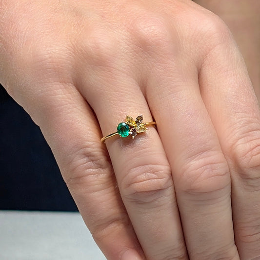 Lueur Émeraude – 18K Emerald & Rainbow Moonstone Ring