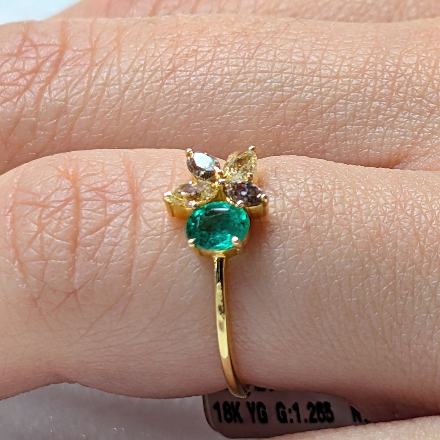 Lueur Émeraude – 18K Emerald & Rainbow Moonstone Ring