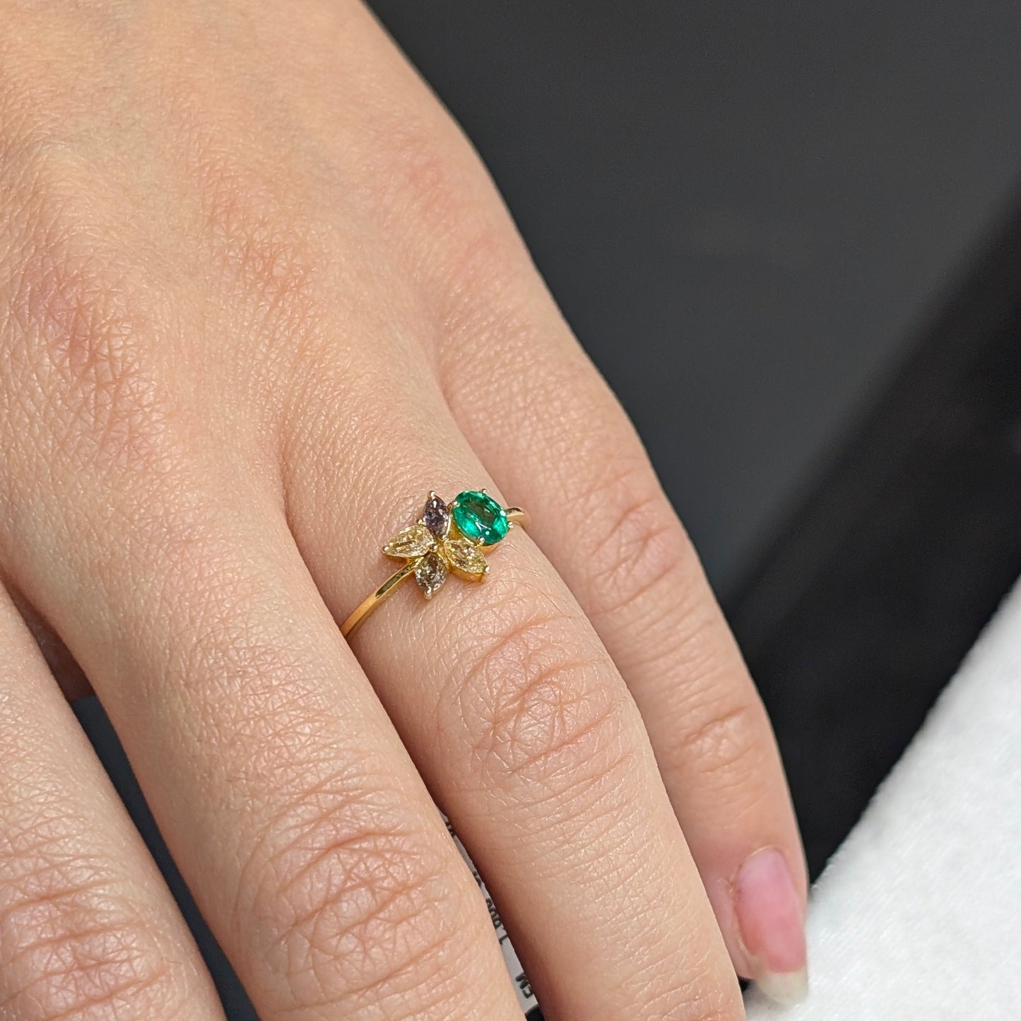 Lueur Émeraude – 18K Emerald & Rainbow Moonstone Ring