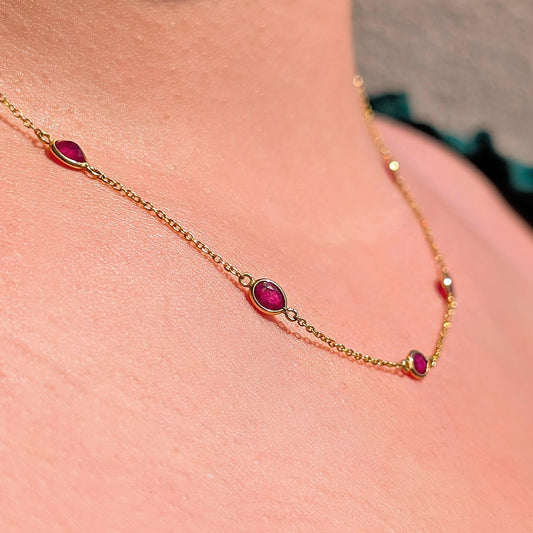Rouge Trace – 18K Ruby Chain Necklace