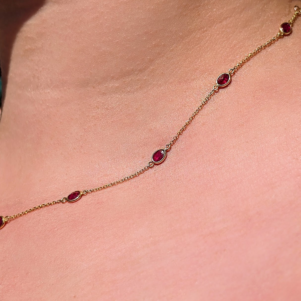 Rouge Trace – 18K Ruby Chain Necklace