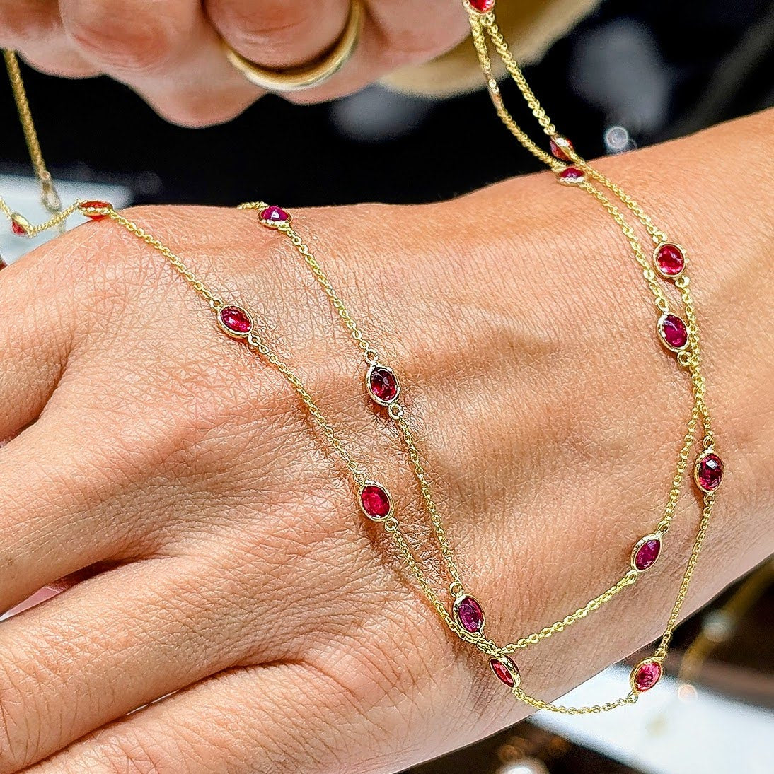 Rouge Trace – 18K Ruby Chain Necklace