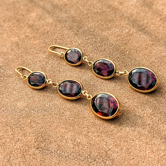 The Velvet Drape – 18K Gold with Oval Garnets