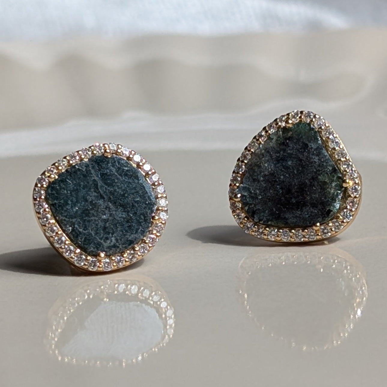 The Éclat Noir – 18K Diamond Slice Earrings