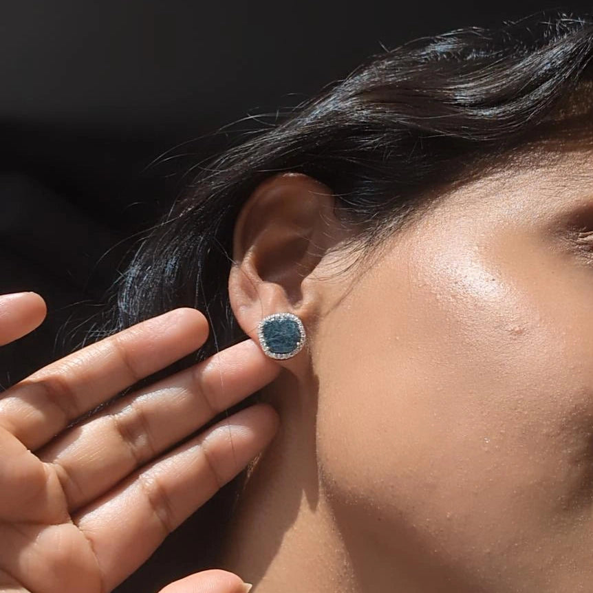 The Éclat Noir – 18K Diamond Slice Earrings