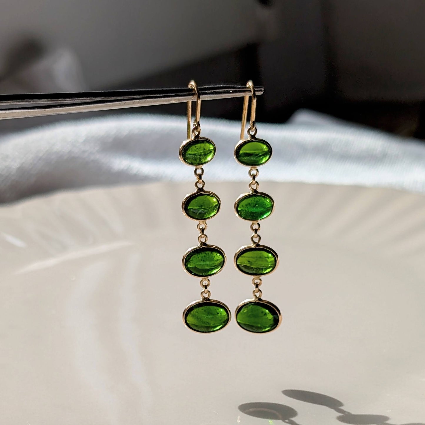 Verdant Flow – 18K Chrome Diopside Earrings