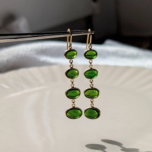 Verdant Flow – 18K Chrome Diopside Earrings
