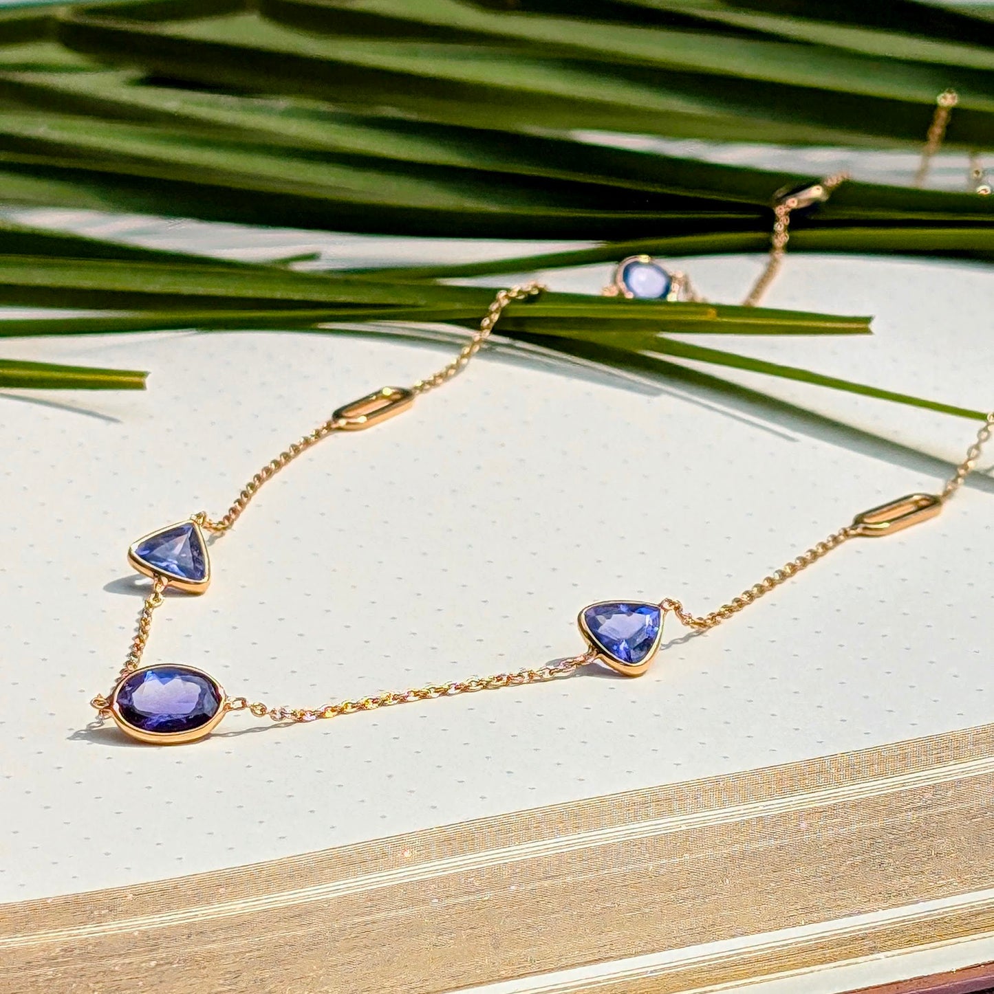 Crafted in solid 18K gold, this necklace celebrates the beauty of tanzanite through a composition of different cuts and shapes.
